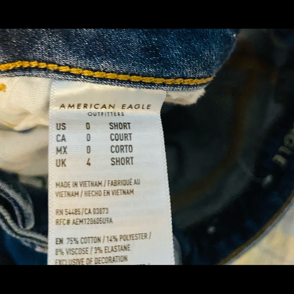 american eagle distressed jeans